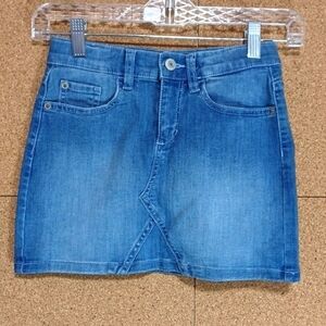 THERE A BOUTS JEAN SKIRT SIZE 7 IN A BEAUTIFUL BLUE DEMIN FADED